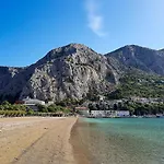 Beachfront Plaza *