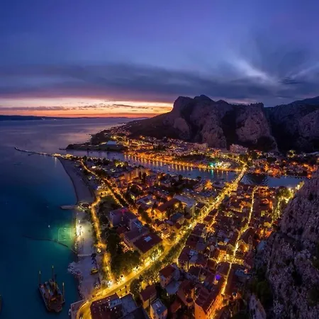 Beachfront Plaza * Omiš