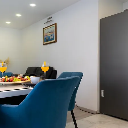 Beachfront Plaza Apartament *