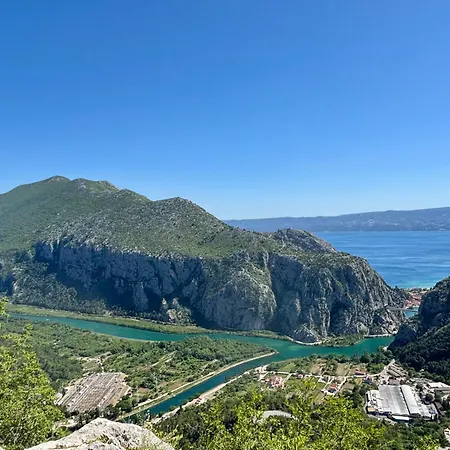 Beachfront Plaza Omiš