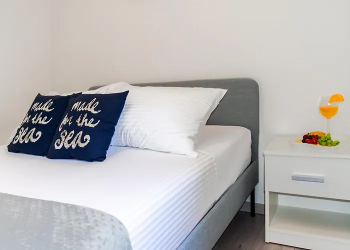 Beachfront Plaza Appartement *