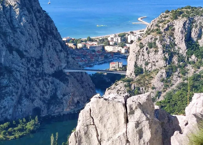 Beachfront Plaza * Omiš