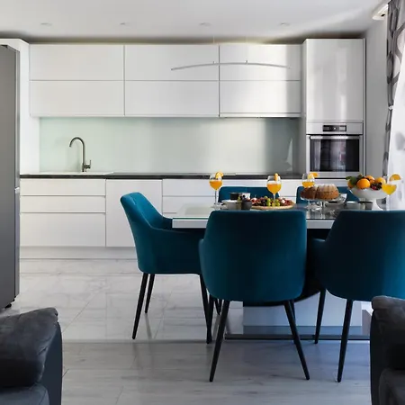 Beachfront Plaza Apartment Omis