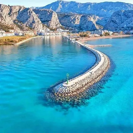Beachfront Plaza Omis