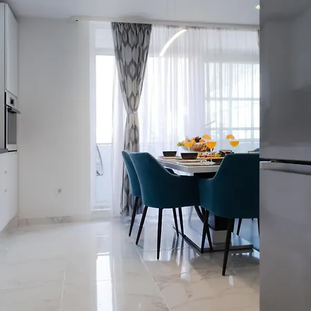 Beachfront Plaza Apartamento