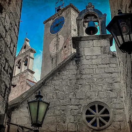 Beachfront Plaza * Omiš