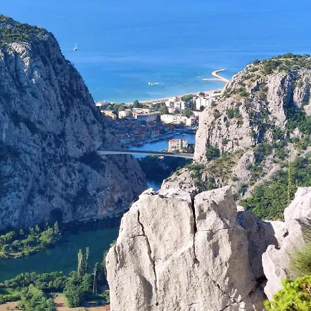 Beachfront Plaza * Omiš