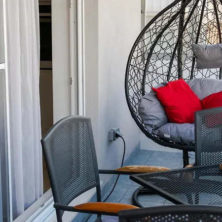 Beachfront Plaza Omiš