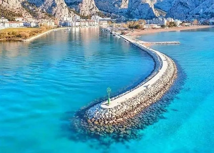 Beachfront Plaza Omiš