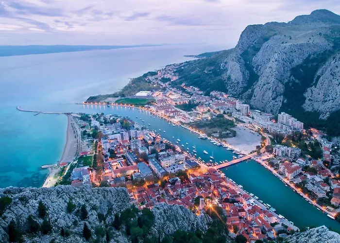 Beachfront Plaza Apartment Omiš